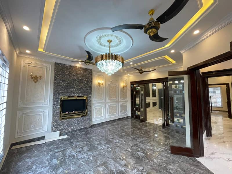 10 Marla luxury House Available For Sale In Paragon City Lahore 4