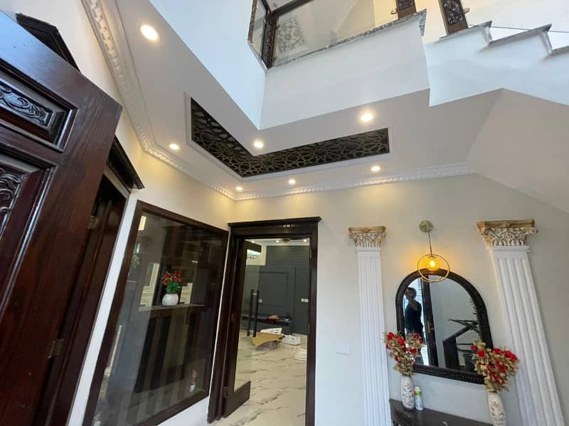 10 Marla luxury House Available For Sale In Paragon City Lahore 5