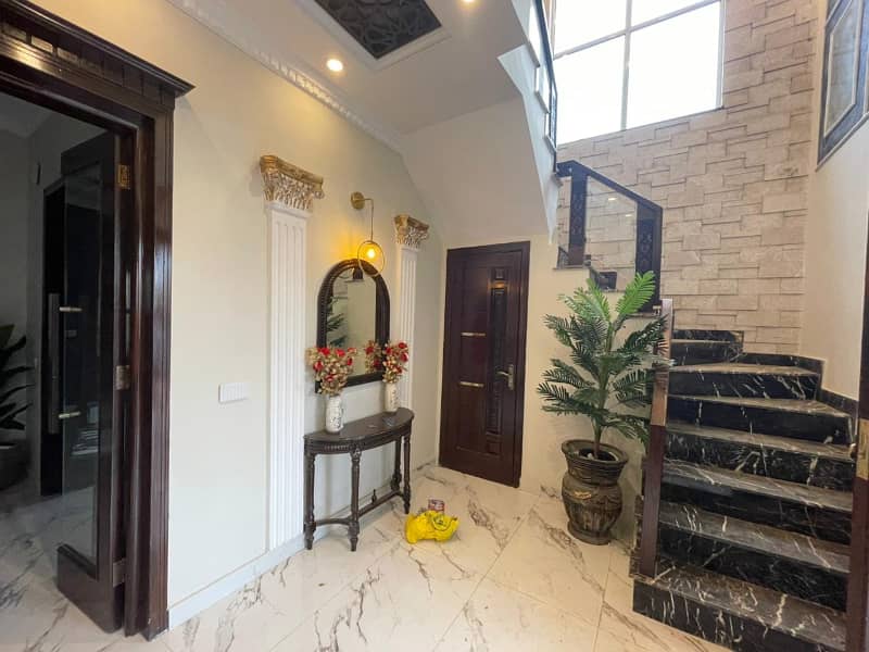 10 Marla luxury House Available For Sale In Paragon City Lahore 16