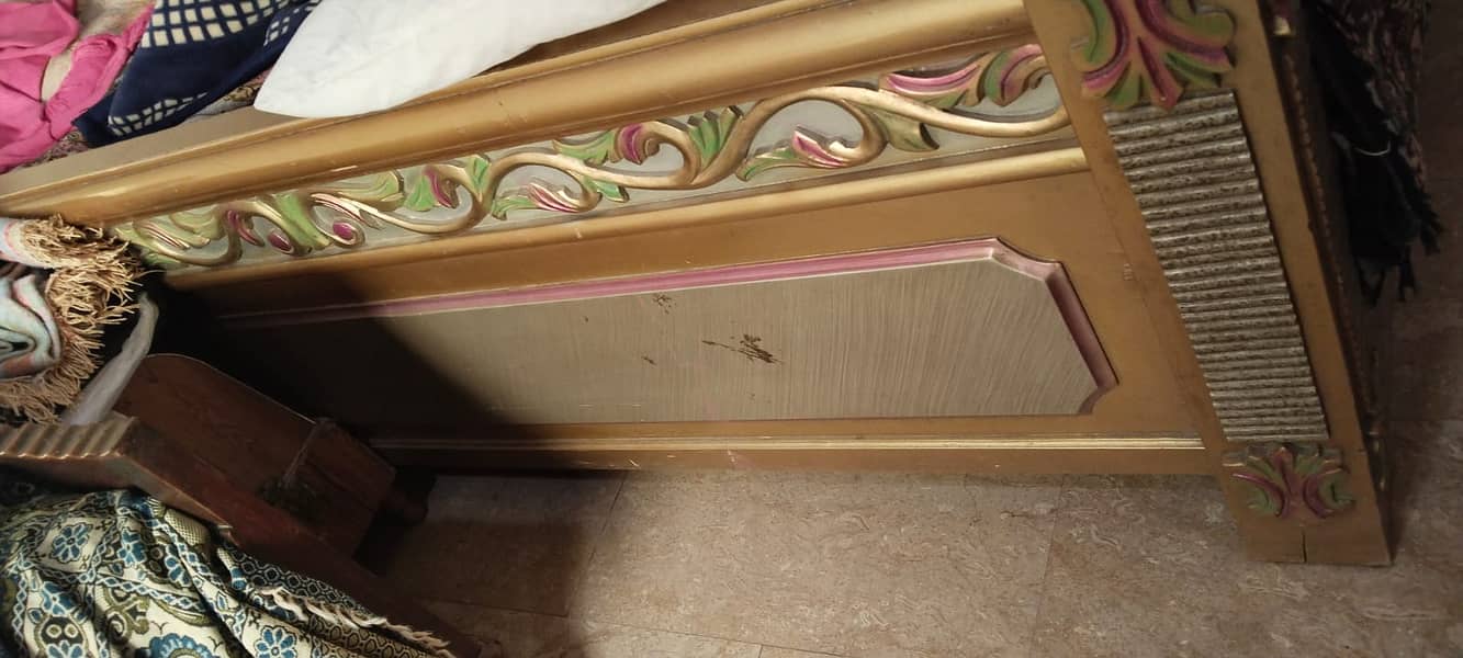 deco paint heavy wooden bed without matrees 1