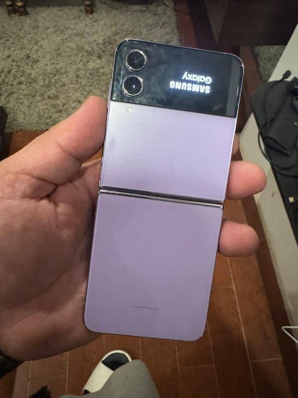 Galaxy Z flip 4 7