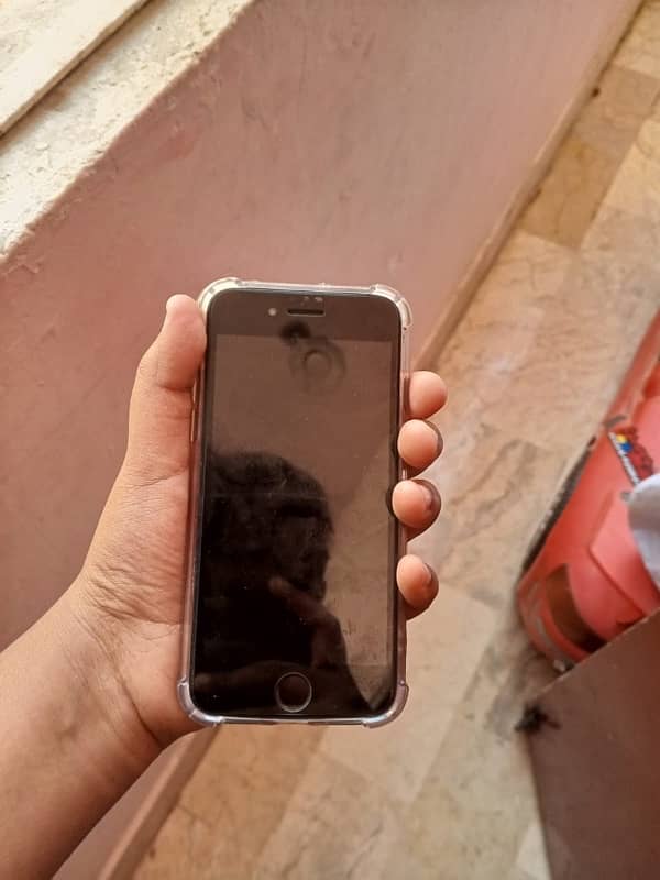 iPhone SE 3 generation contect on 03129210151 WhatsApp 0