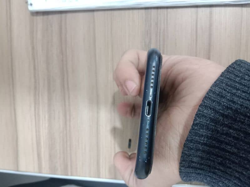 I phone XR black clr 1