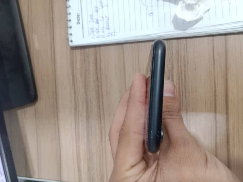 I phone XR black clr 4