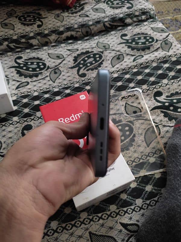 redmi 13c 6/128 with box charger 10 by 10 4