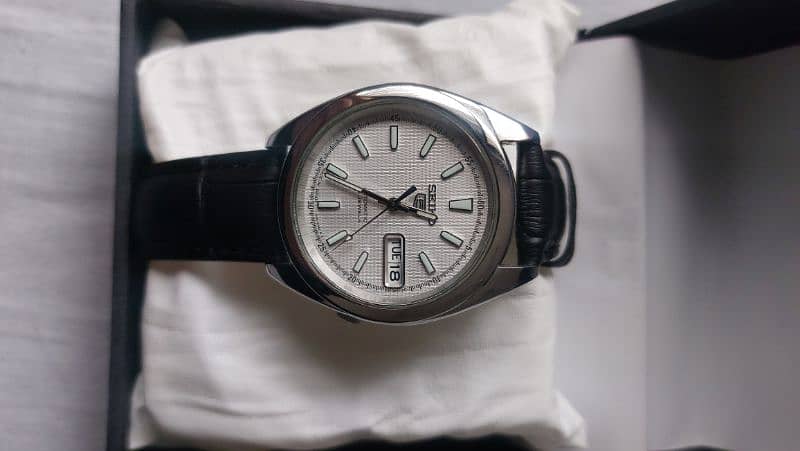 Orignal Japnese Seiko 5 automatic and TOMI Watch 0