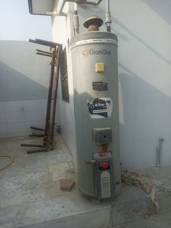 Glamgas geyser in working condition 0