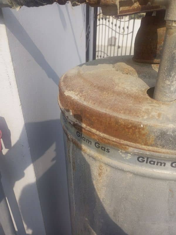 Glamgas geyser in working condition 1