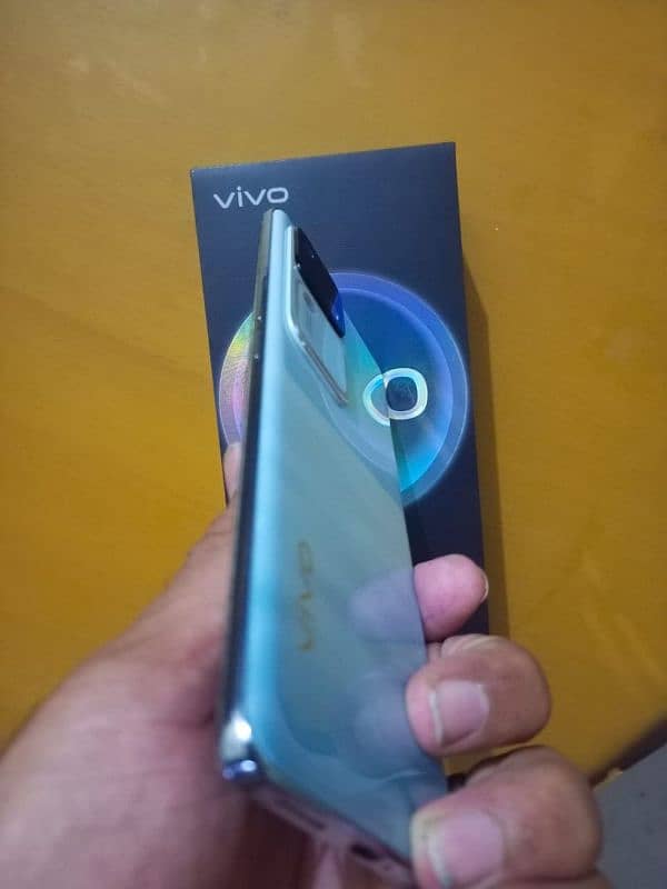 vivo v30 4