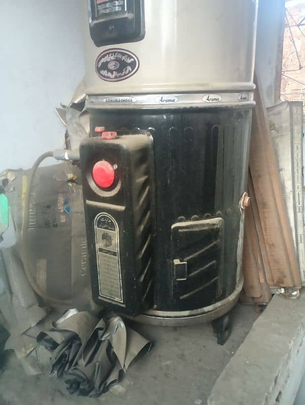 Geyser is very good condition 35 gallon 1