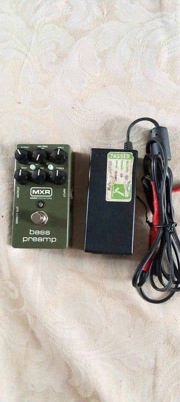 MXR bass preamp. with addoptor. condetion 9.10 0