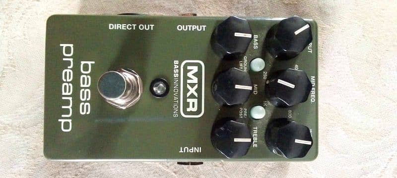 MXR bass preamp. with addoptor. condetion 9.10 1