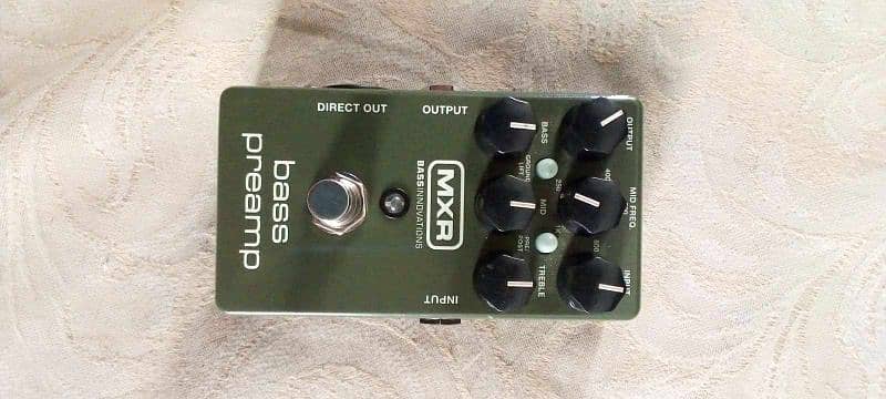 MXR bass preamp. with addoptor. condetion 9.10 4