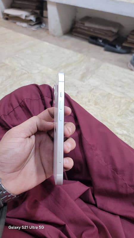 i phone 13  non pta  factory unlocked 128GB. batry health 95  with box 2