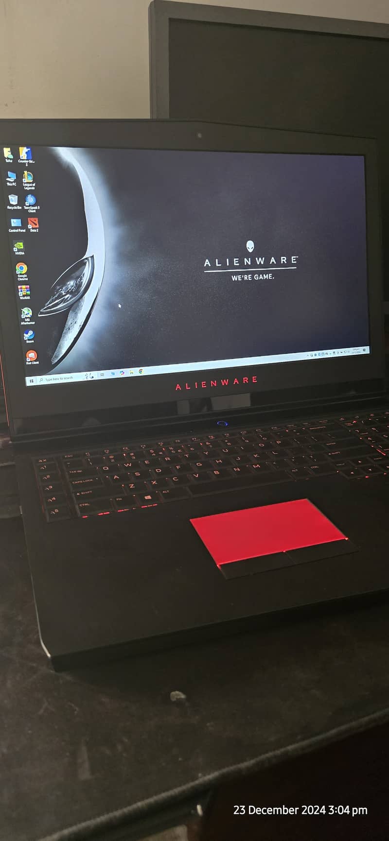 Dell Alienware 17 R4 - 7th Gen i7  Gtx 1070 8gb - 256 gb Nvme 2