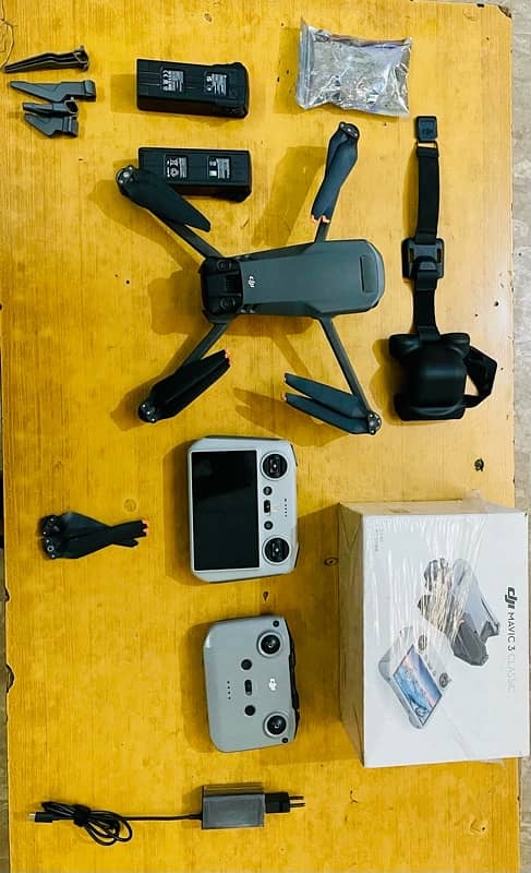 dji mavic 3 classic (2 batteries) 0