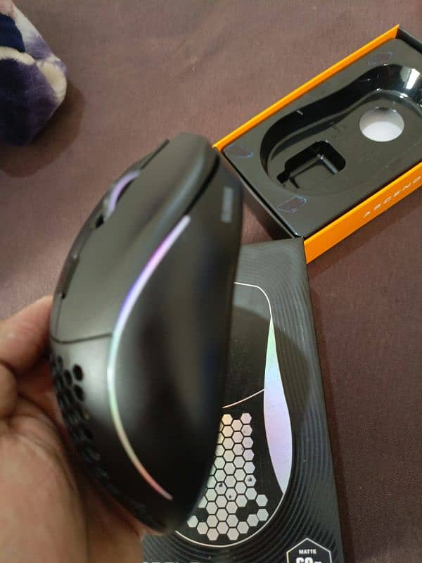 Glorious Model D wireless mouse 3