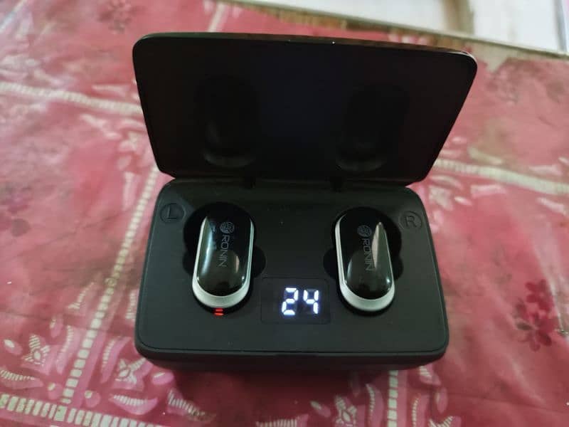 Ronin Earphones 1