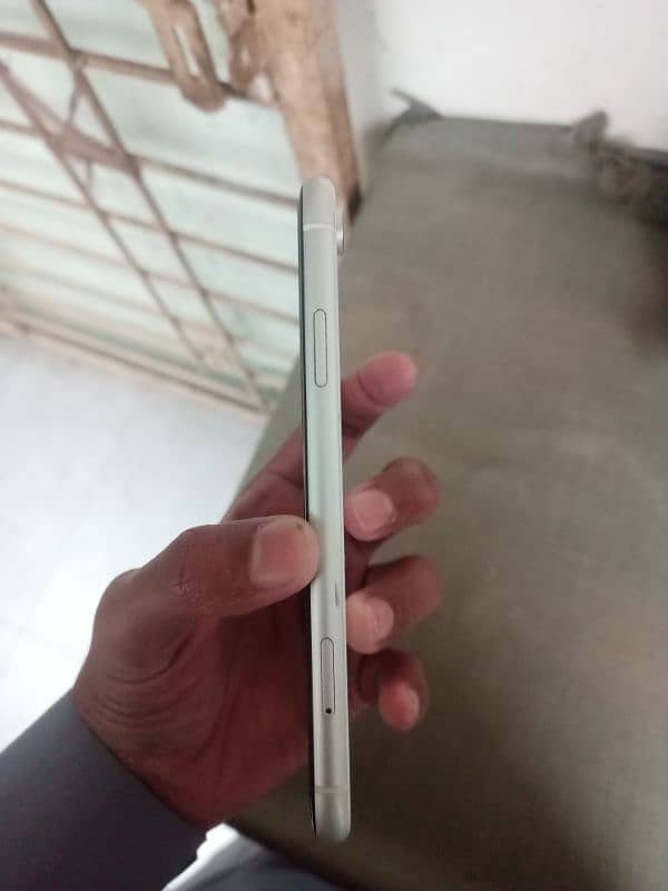 IPhone XR ((Non PTA)) 3