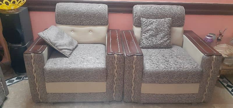 5 seater sofa set very less used 2