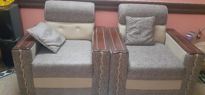 5 seater sofa set very less used 3