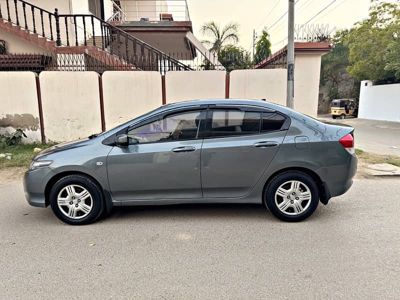 Honda City IVTEC 2014 model in prestige condition 6