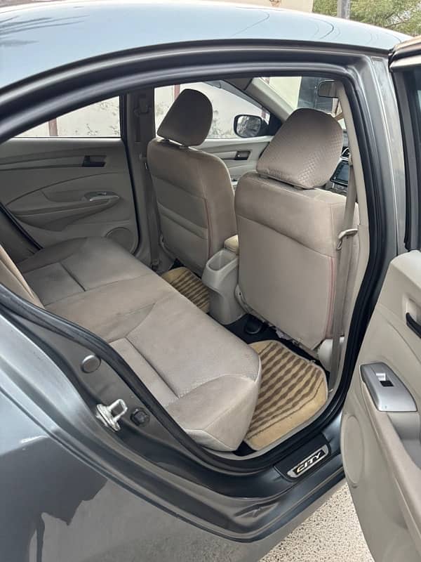 Honda City IVTEC 2014 model in prestige condition 9