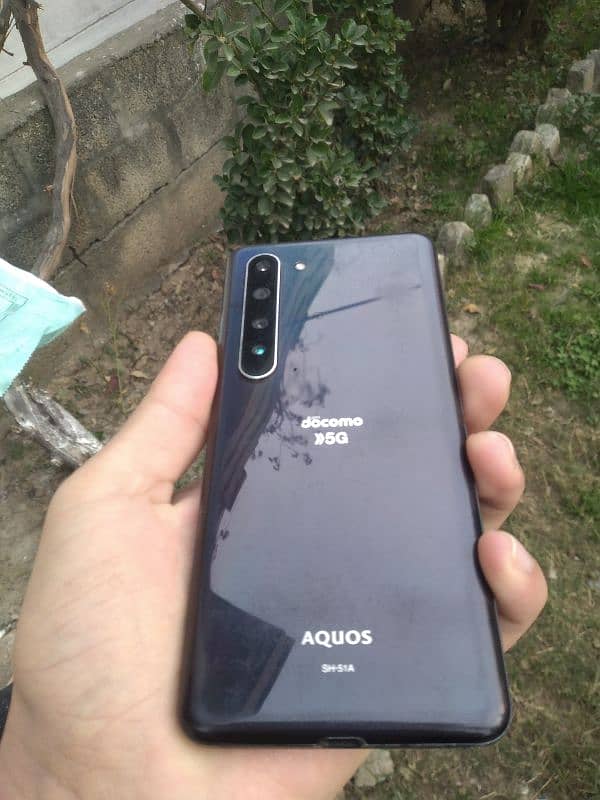 AQUOS R5 0