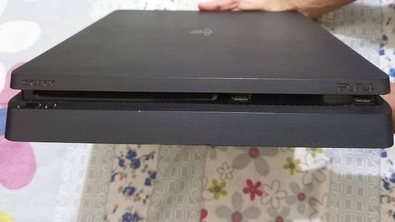 PS4 Console and controllers 512 gb storage 1