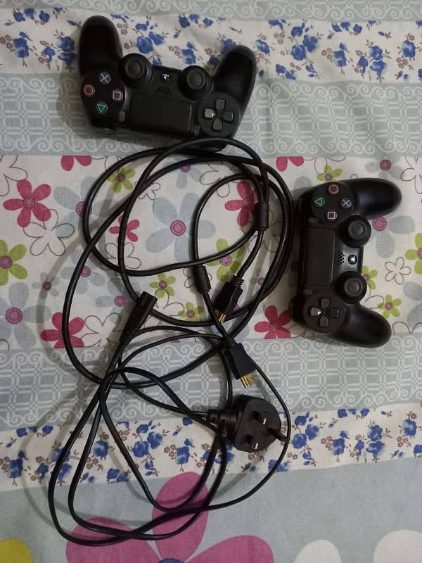 PS4 Console and controllers 512 gb storage 4