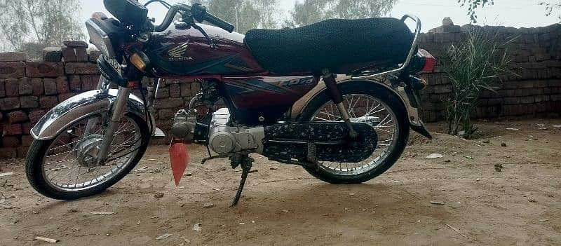 bohat hi saf bike hai like a new 1