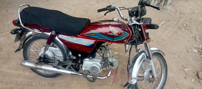 bohat hi saf bike hai like a new 5