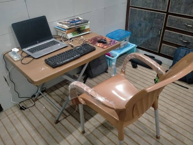 computer table and chair 1