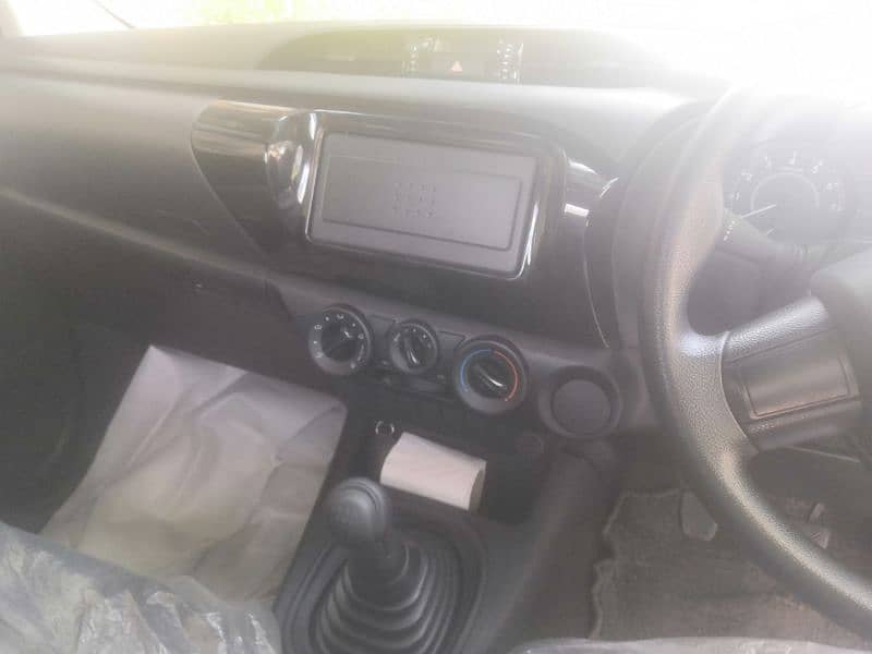 HILUX single cabin petrol 7