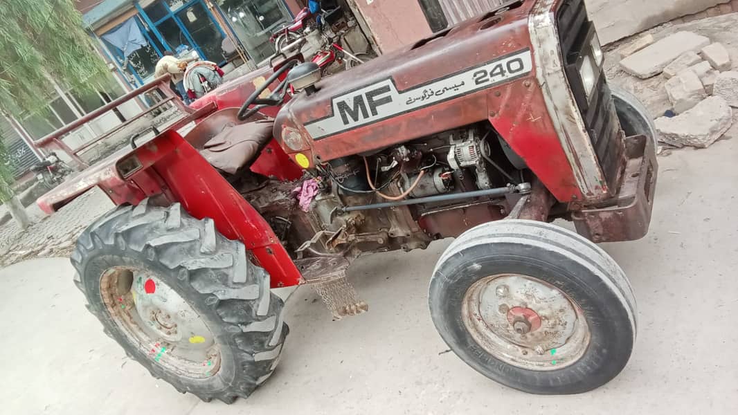 Massey Ferguson 240 Tractor Model 1992 2