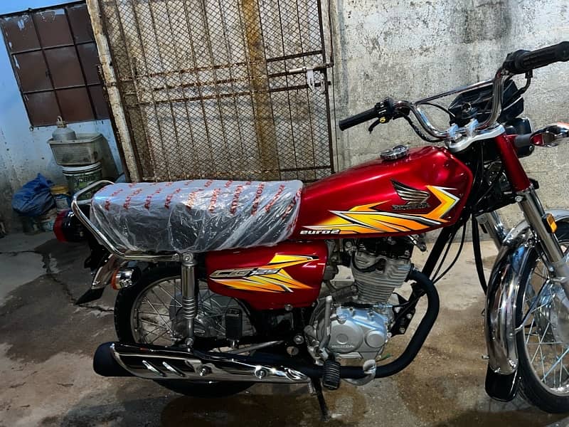 Honda CG 125 Red new condition just buy and drive 0