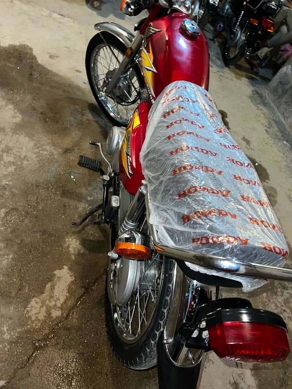 Honda CG 125 Red new condition just buy and drive 4