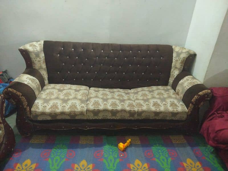 I'm selling sofa set 1