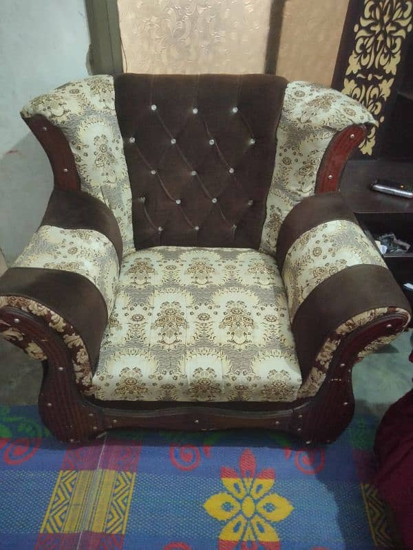 I'm selling sofa set 3