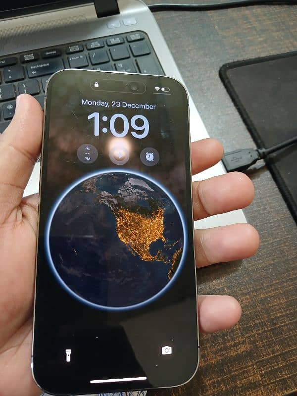 I phone 14 pro ( FUE ) Model 3