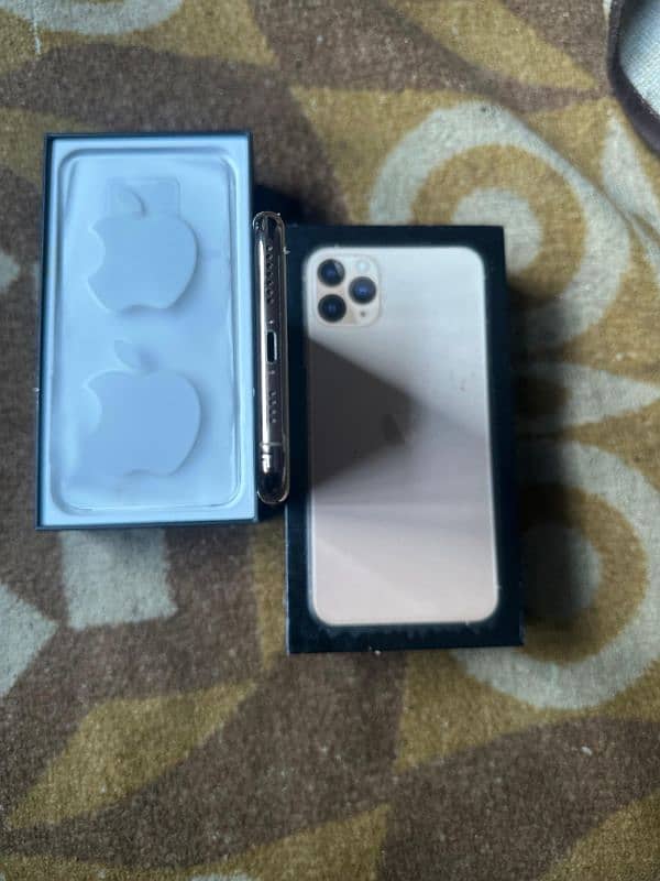 iPhone 11 pro max 256 gb PTA Approved 5