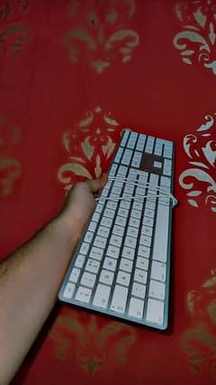 ORIGINAL APPLE SLIM KEYBOARD - BEST CONDITION FOR SALE