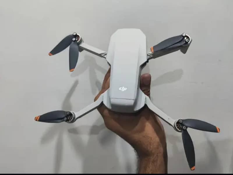 Dji mini 2 Combo With 3 Batteries 3