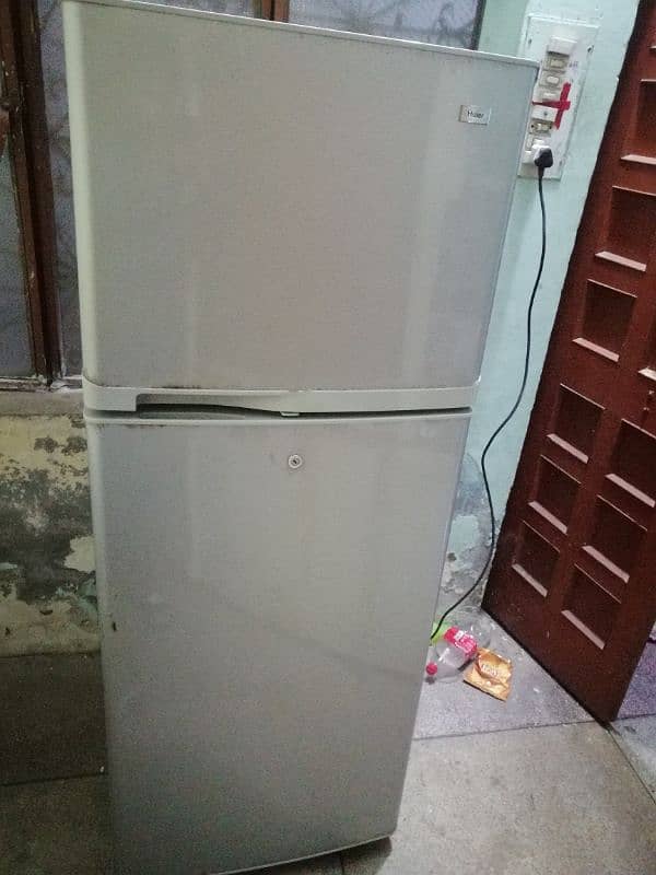 Haier fridge one handed use 1