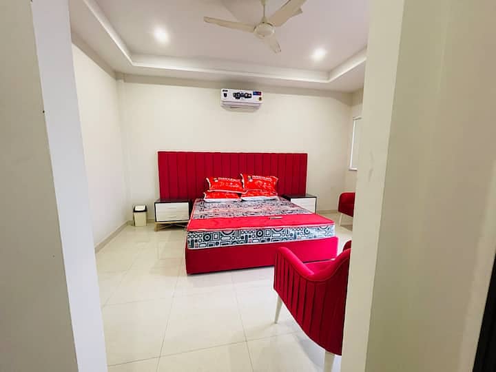 1 Bed Luxurious Fully Furnished Apartment For Rent 2