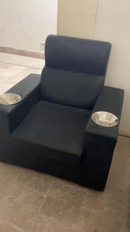 mani pedi sofa 1