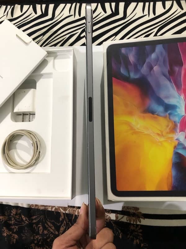 IPAD PRO 2nd Generation 11 inches 128GB 7