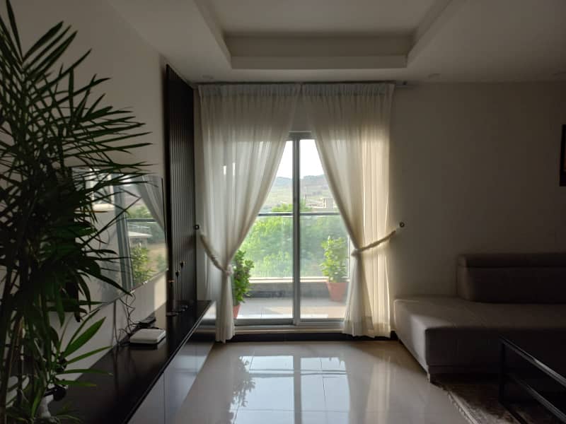 2 Bed Luxurious Apartment Available For Rent 0