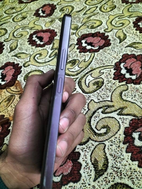 iam selling vivo y27s 3