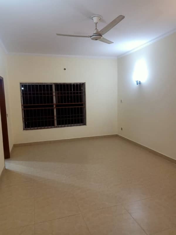 1 KANAL UPPER PORTION AVAILABLE FOR RENT. 12